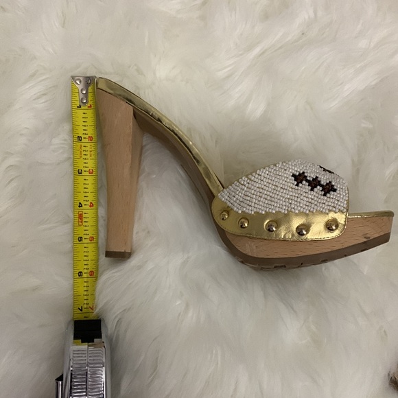 BCBGIRLS Metallic sandals w/bead detail Size 8 - Picture 8 of 16